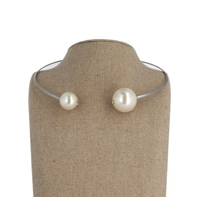 Collier torque en métal, chaque extrémité ornée d'une import…