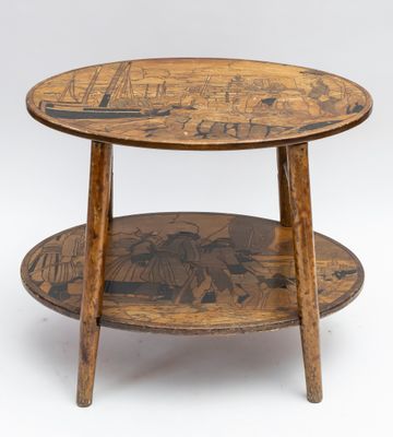 une photo d'une table en bois sur laquelle est posé un tableau