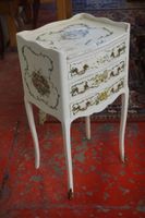 petite commode polychrome de style Louis XV - motifs floraux… (photo 2)