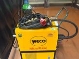 Machine de soudage par micro-impulsions weco en service dans une usine