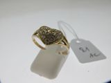 une image représentant une bague en or sertie d'un diamant brun