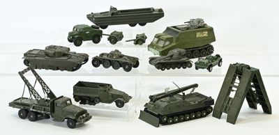 DINKY TOYS (F & GB) 10 véhicules militaires incomplets en l'état : - Photo 1