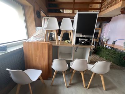 Ensemble de mobilier dont : Suite de six chaises scandinaves…