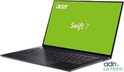 Ordinateur portable Acer Swift 7 avec écran et clavier verts