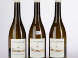 trois bouteilles de vin posées l'une à côté de l'autre sur une table