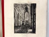 un livre ouvert dans lequel figure l'image d'une église