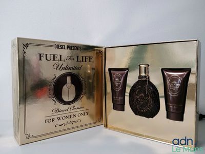 une photo d'un coffret contenant trois parfums