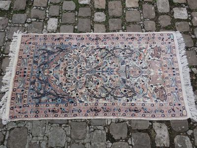 Tapis de prière Pakistan en laine et soie à décors végétalis…