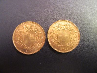 deux pièces d'or, dont l'une porte un blason et l'autre un bouclier