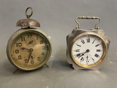 Deux réveils en métal et tole - Photo 1