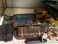 Coffrets à bijoux, épingles à chapeaux, services de verres d…