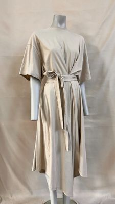 une image d'une robe sur un mannequin