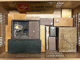 une boîte contenant un certain nombre d'objets