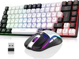 un clavier d'ordinateur et une souris placés l'un à côté de l'autre