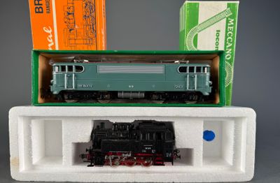 a box with a train on top of it next to a box with a train on it