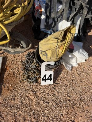 a lot of items that are sitting on the ground
