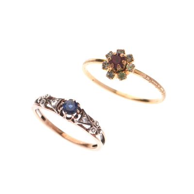 BAGUE en or rose 750 °/°° et argent 800 °/°° centrée d'un pe…