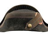 une image représentant un chapeau de pirate sur fond blanc