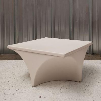 Table basse modèle Quadrix design Alain Carré, édition Les Plastiques 