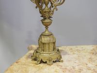 Garniture de cheminée trois pièces en laiton peint doré. (photo 6)