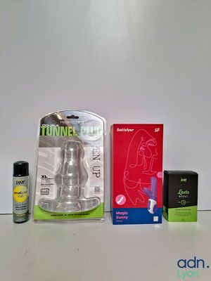 un flacon de liquide, un flacon de spray et une boîte de dentifrice