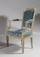 Paire de fauteuils cabriolets en bois sculpté laqué gris rep… (photo 2)
