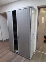 T56: Mobilier de bureau comprenant : 2 bureaux avec retour, … (photo 6)