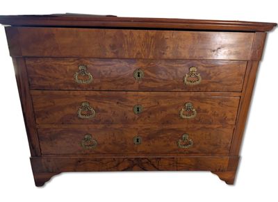 image d'une commode en bois sur fond blanc