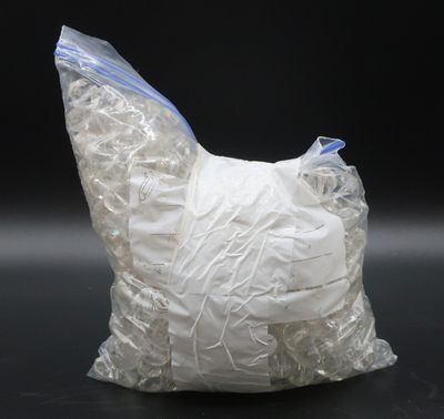 un sac en plastique contenant un poulet