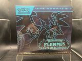 un gros plan sur une boîte de figurines Pokémon posée sur une table