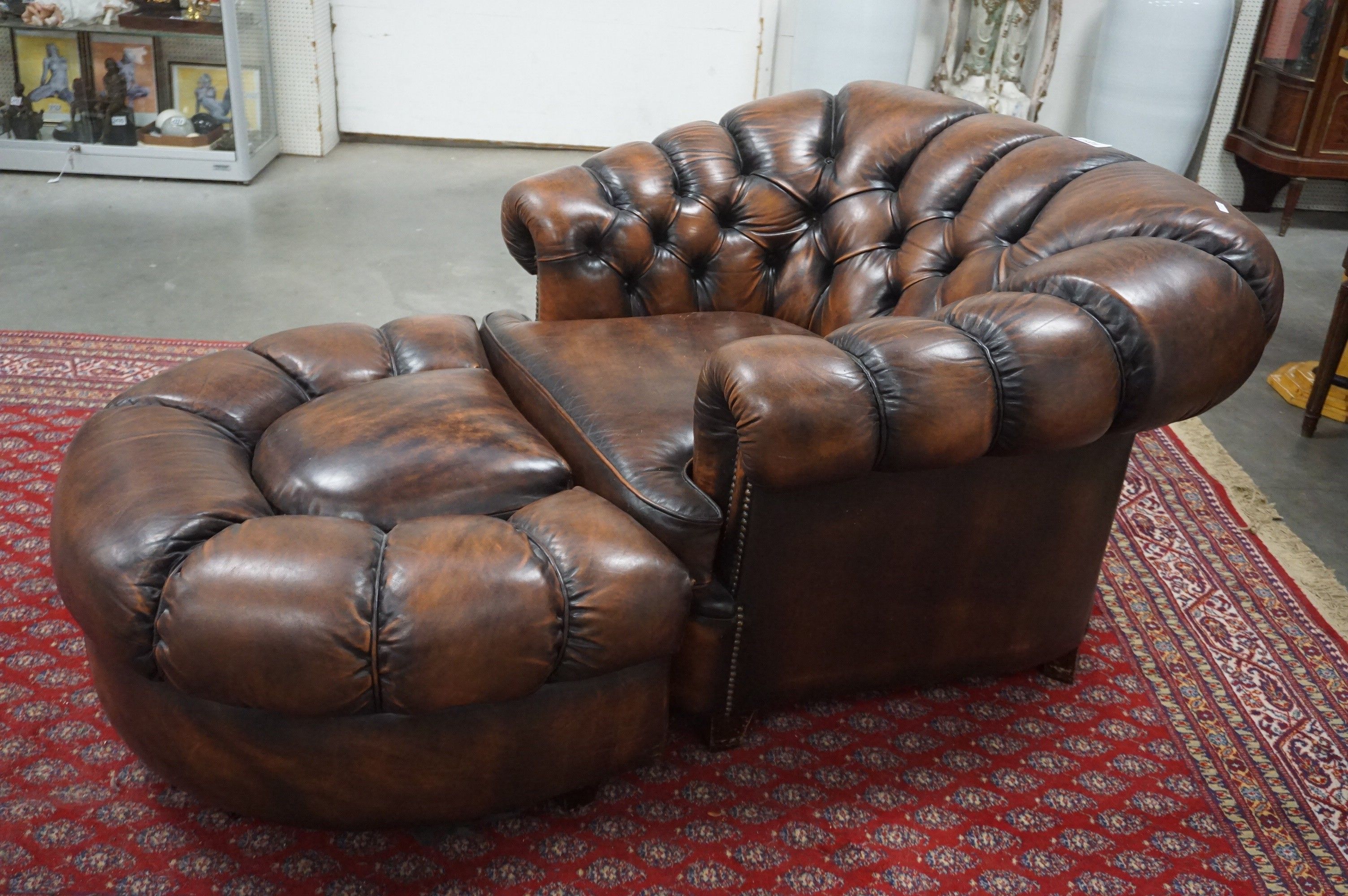 Canapé Chesterfield avec repose-pieds assorti - cuir marron