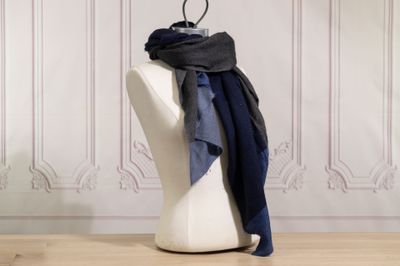 an image of a mannequin with a scarf on it