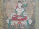 une image représentant un tableau où l'on voit une personne assise sur un lotus