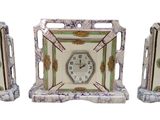 trois horloges empilées les unes sur les autres