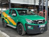une camionnette verte garée sur un parking