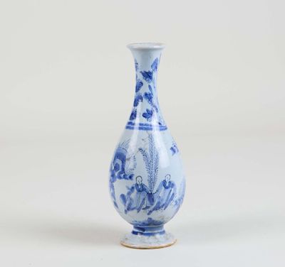 NEVERS? Vase balustre en faïence à décor en camaïeu bleu au …