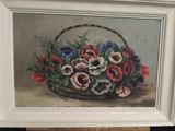 tableau représentant un panier de fleurs posé sur une table, dans un cadre blanc