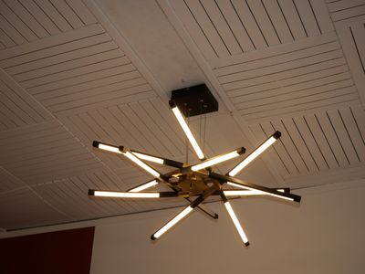 Quatre suspensions en métal chromé, à démonter , présenter douilles et