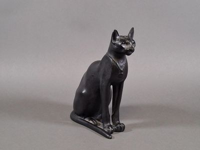 a statue of a cat that is sitting on a table