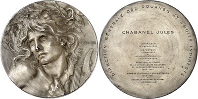 a close up of a silver medal with a man ' s face on it