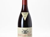 une bouteille de vin du Château Rayne sur fond blanc