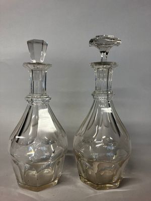 BACCARAT. Paire de carafes à décanter en cristal taillé, mod…