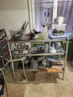 Quatre étagères différentes avec leurs contenus dont : plaqu… (photo 2)