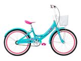 Le vélo de la fille est bleu, avec des jantes roses et un panier à l'arrière.