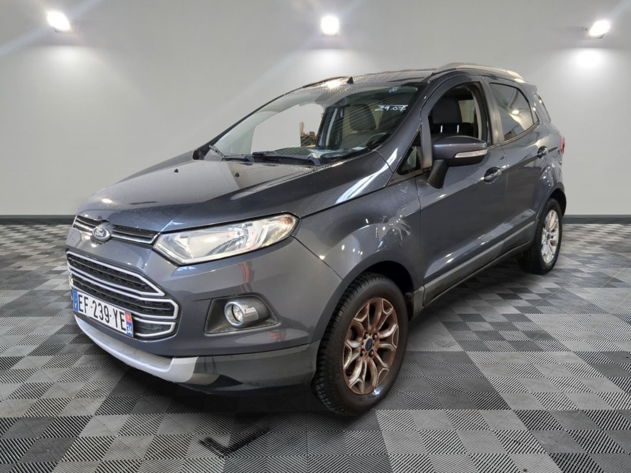 Ford Ecosport 1.5 TDCI 95 FAP Titanium - SUV compact avec écran défectueux