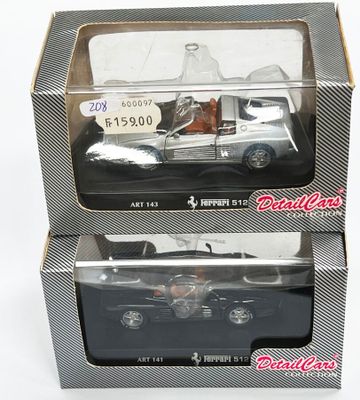 coffret contenant deux voitures miniatures moulées sous pression, en noir et blanc