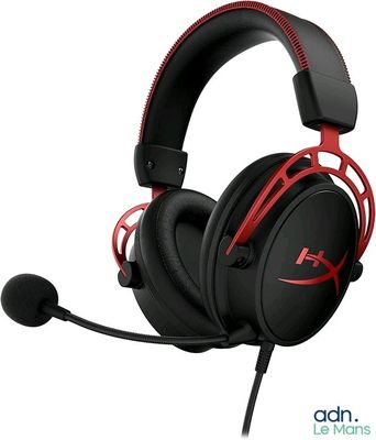 gros plan d'un casque de jeu avec microphone
