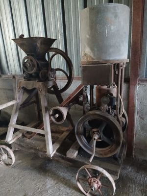 a picture of a machine that is sitting in a room