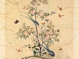 une photo d'une tenture murale ornée d'oiseaux et de fleurs