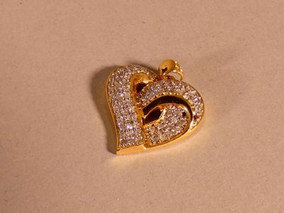 Pendentif cœur en or et diamants (1 carat).